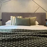 Whitewood Suites Apartment 1B